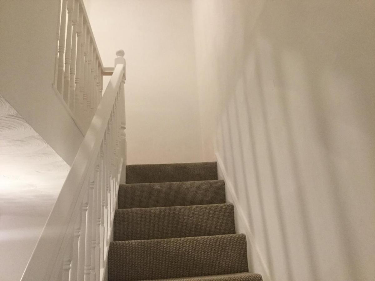 맨체스터 Quiet Residential Area Within Easy Reach Of Town 아파트 외부 사진